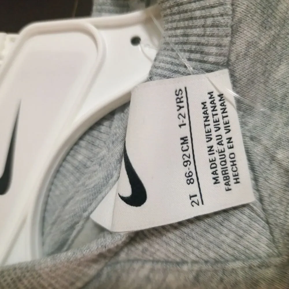 Nike Essential Fleece Crewneck and Joggers 2-Piece Set in grey - Picture 3 of 3